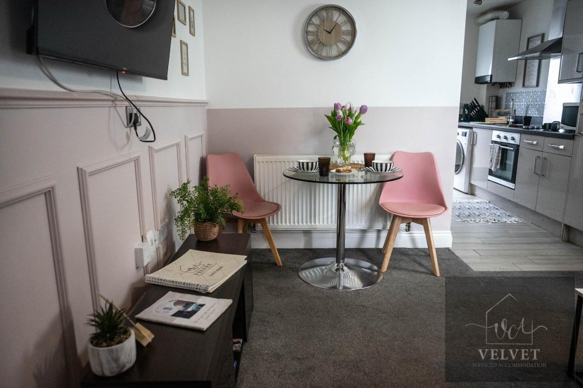 1 Bed House , Free Wifi,Free Parking,Leasure,Business Lejlighed Swansea Eksteriør billede